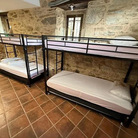 Tipo Mariana Hostel Lubián